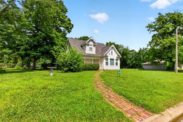 1045 N Colorado Street, Nevada, MO 64772