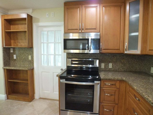 121 SW 8th Court, Boynton Beach, FL 33426