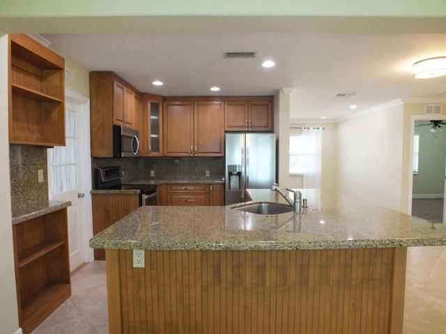 121 SW 8th Court, Boynton Beach, FL 33426