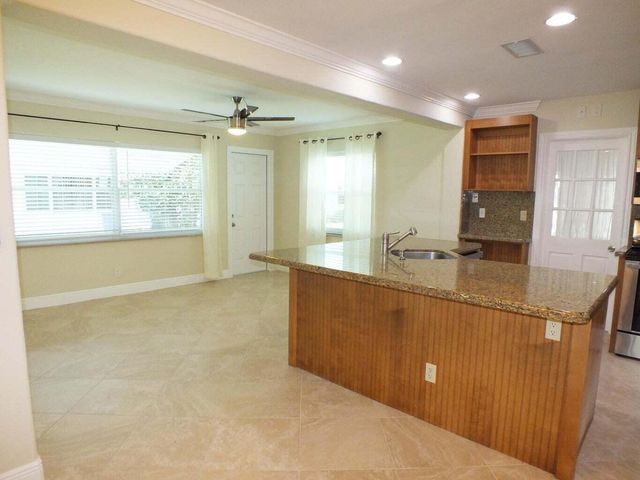 121 SW 8th Court, Boynton Beach, FL 33426