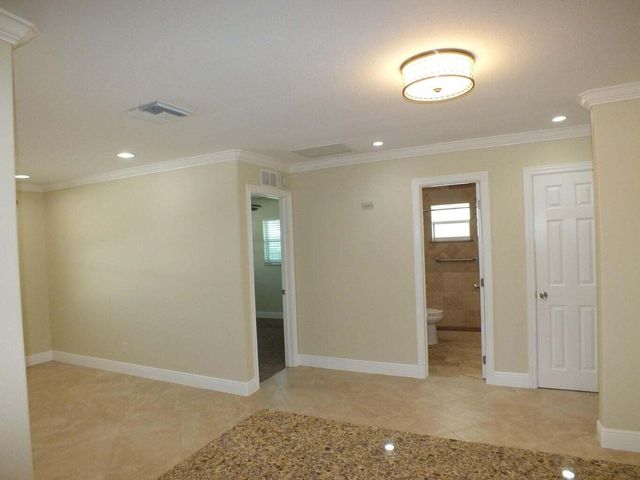 121 SW 8th Court, Boynton Beach, FL 33426