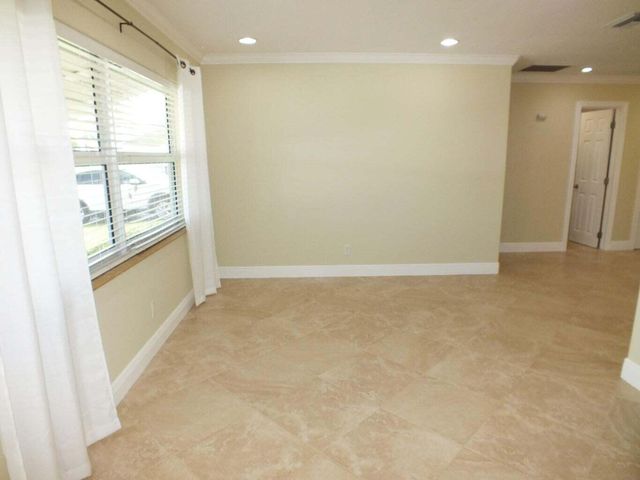 121 SW 8th Court, Boynton Beach, FL 33426