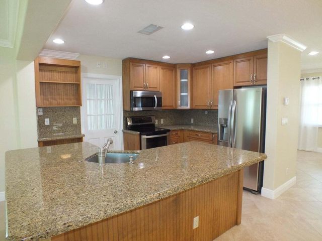 121 SW 8th Court, Boynton Beach, FL 33426