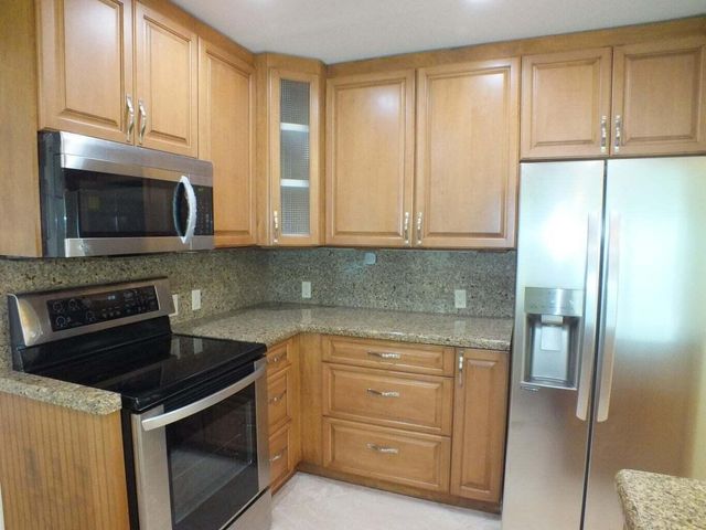 121 SW 8th Court, Boynton Beach, FL 33426
