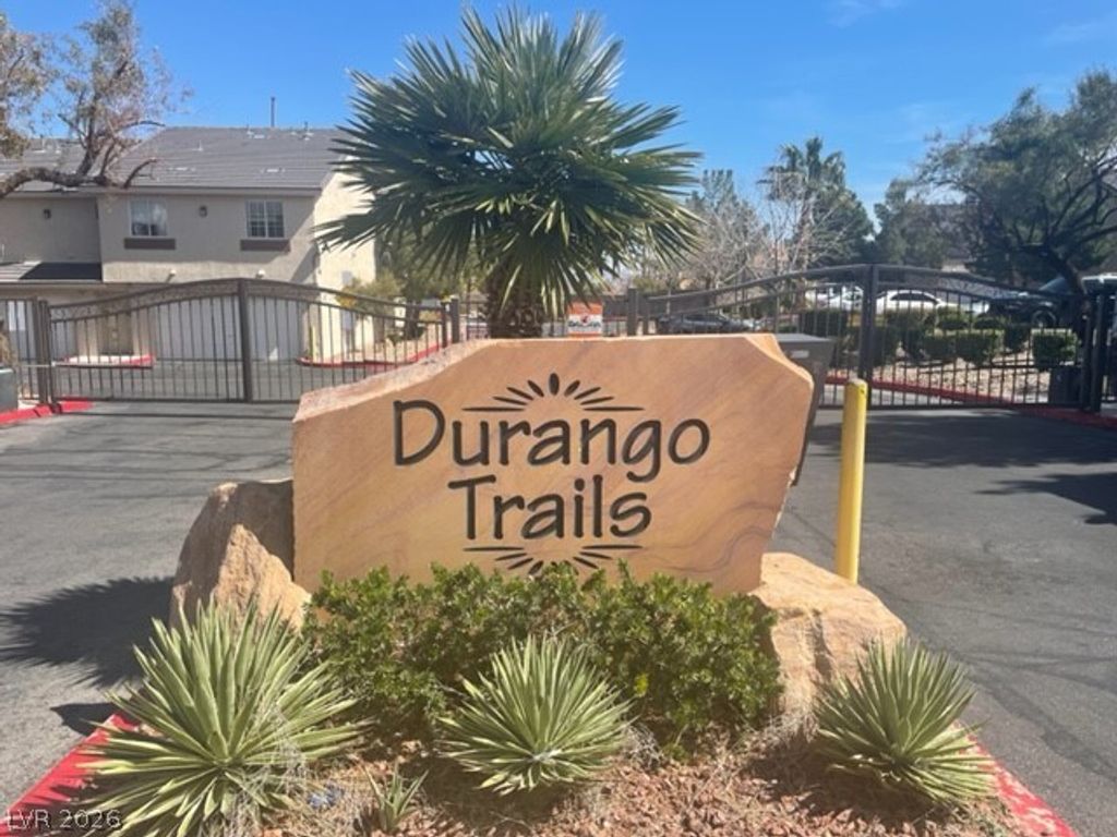 1052 Dusty Creek Street, Las Vegas, NV 89128