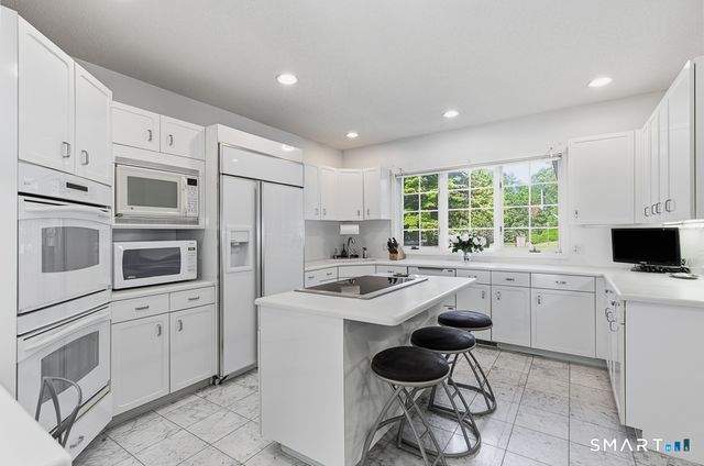 30 Grouse Lane, Woodbridge, CT 06525