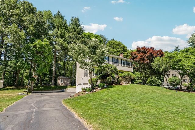 15 Lorraine Metcalf Dr, Wrentham, MA 02093