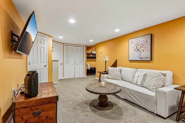15 Lorraine Metcalf Dr, Wrentham, MA 02093