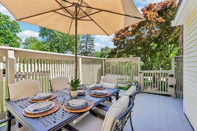 15 Lorraine Metcalf Dr, Wrentham, MA 02093
