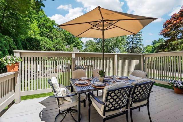 15 Lorraine Metcalf Dr, Wrentham, MA 02093
