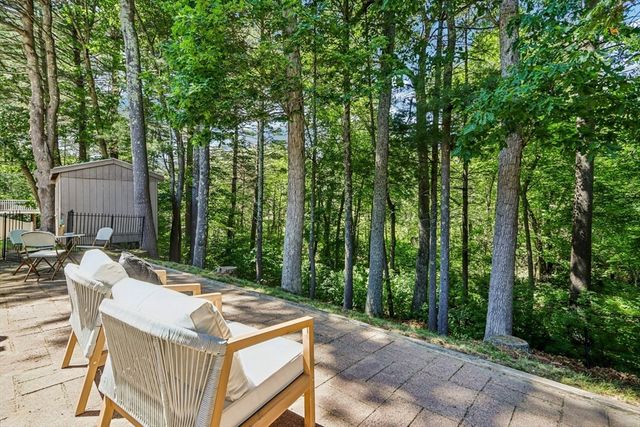 15 Lorraine Metcalf Dr, Wrentham, MA 02093