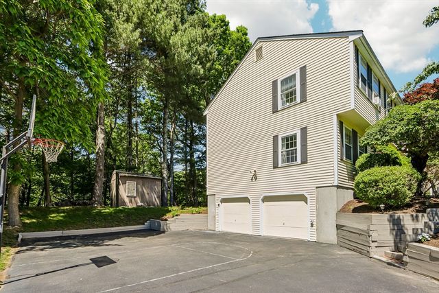 15 Lorraine Metcalf Dr, Wrentham, MA 02093