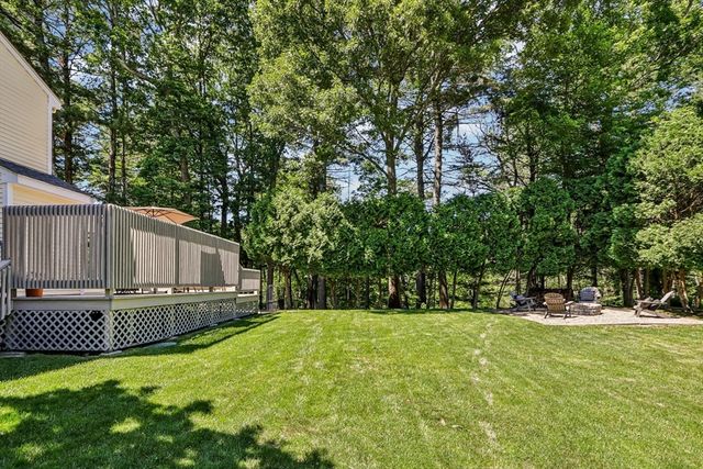 15 Lorraine Metcalf Dr, Wrentham, MA 02093
