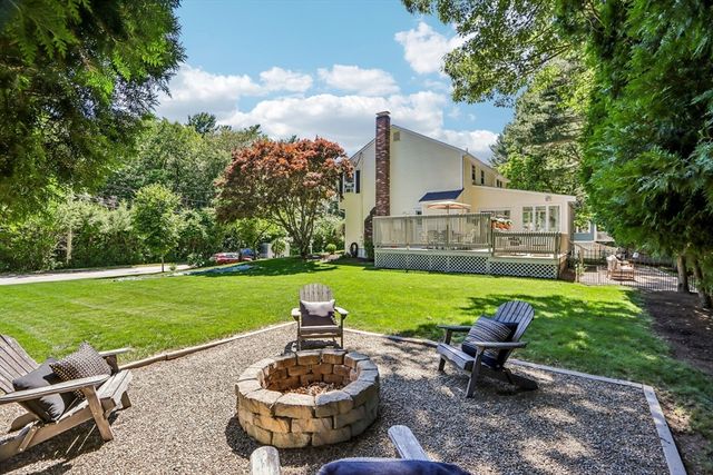 15 Lorraine Metcalf Dr, Wrentham, MA 02093