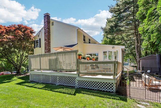 15 Lorraine Metcalf Dr, Wrentham, MA 02093