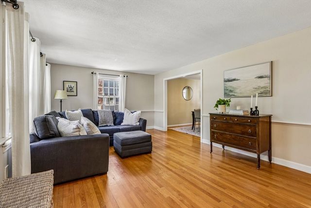 15 Lorraine Metcalf Dr, Wrentham, MA 02093