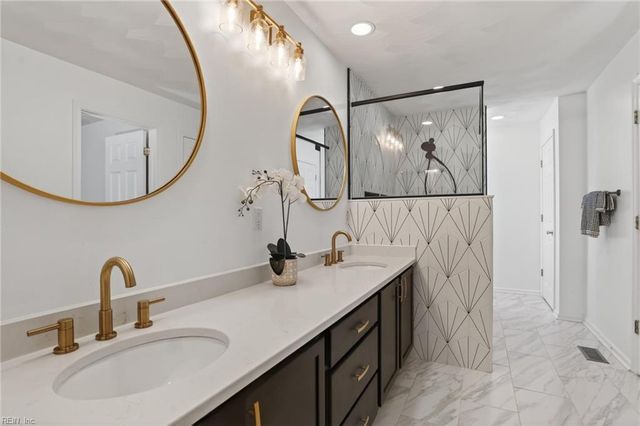 219 Berry Ridge LN, Suffolk, VA 23435