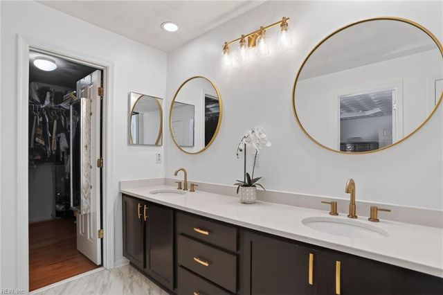 219 Berry Ridge LN, Suffolk, VA 23435