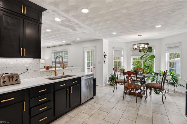 219 Berry Ridge LN, Suffolk, VA 23435