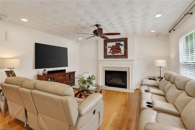 219 Berry Ridge LN, Suffolk, VA 23435