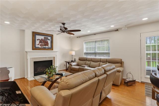 219 Berry Ridge LN, Suffolk, VA 23435