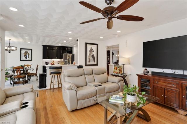 219 Berry Ridge LN, Suffolk, VA 23435