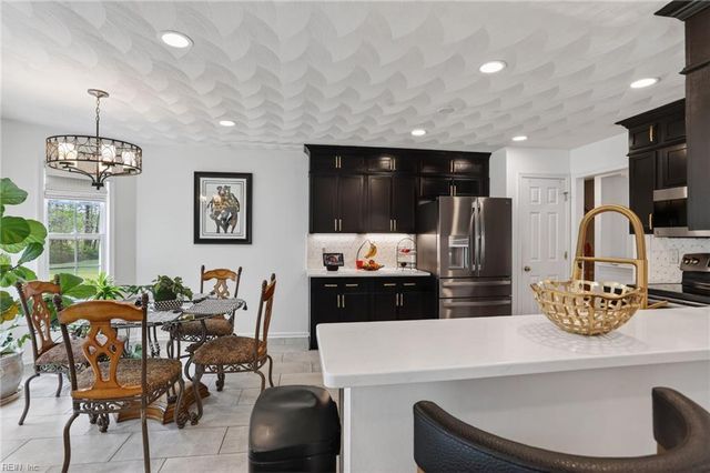 219 Berry Ridge LN, Suffolk, VA 23435