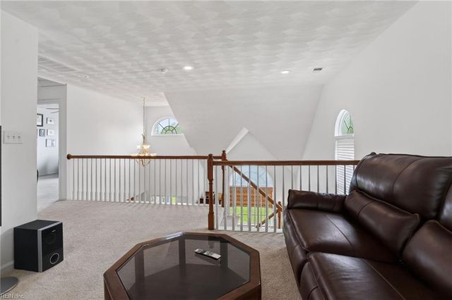 219 Berry Ridge LN, Suffolk, VA 23435