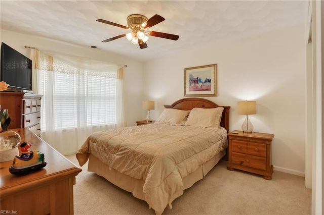 219 Berry Ridge LN, Suffolk, VA 23435