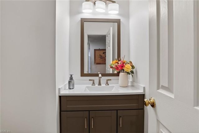 219 Berry Ridge LN, Suffolk, VA 23435