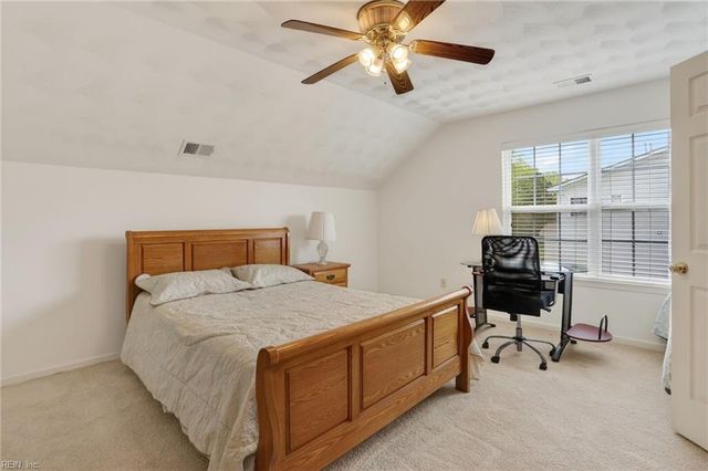 219 Berry Ridge LN, Suffolk, VA 23435