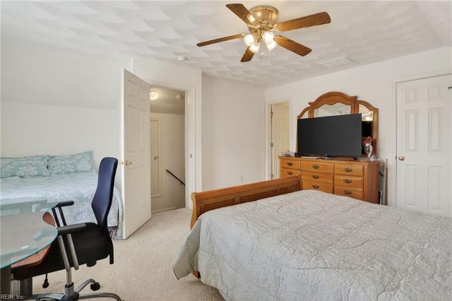 219 Berry Ridge LN, Suffolk, VA 23435