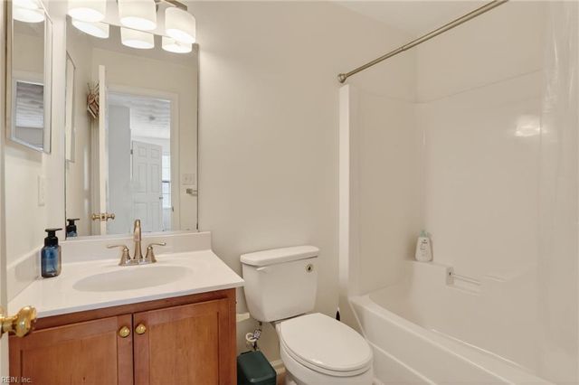 219 Berry Ridge LN, Suffolk, VA 23435