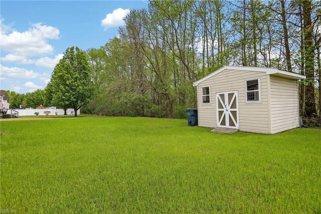 219 Berry Ridge LN, Suffolk, VA 23435