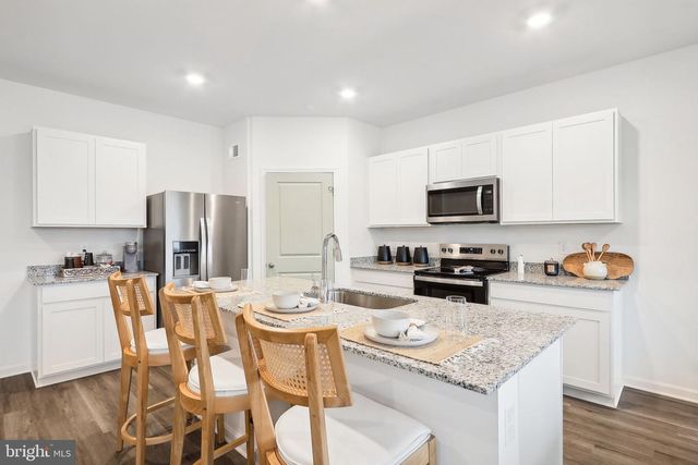 129 STEARNS DR, Stephens City, VA 22655