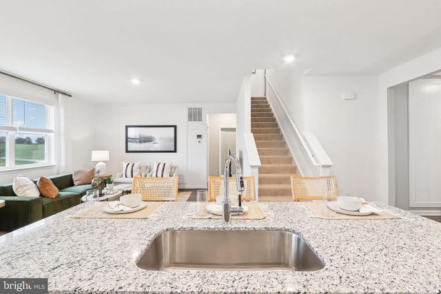 129 STEARNS DR, Stephens City, VA 22655