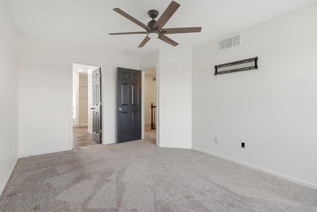 21305 Hytrail Circle, Lakeville, MN 55044