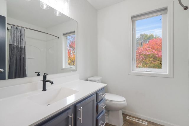 21305 Hytrail Circle, Lakeville, MN 55044