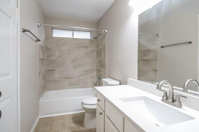 1818 Oak Ridge Drive, Kemah, TX 77565