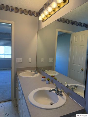 15321 Chalco Pointe Drive, Omaha, NE 68138