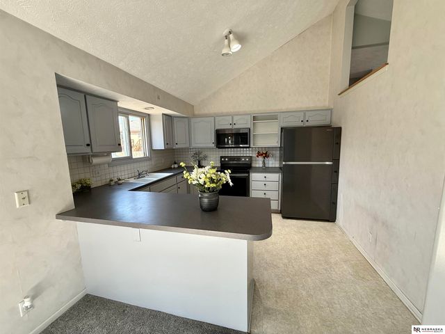 15321 Chalco Pointe Drive, Omaha, NE 68138