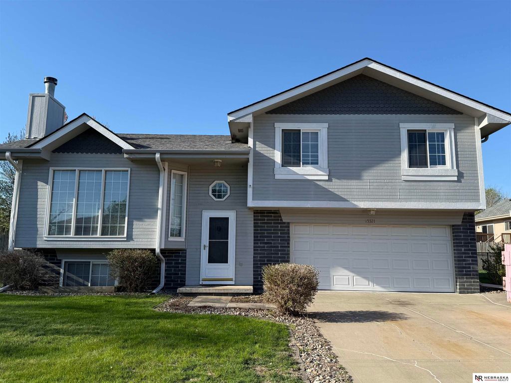 15321 Chalco Pointe Drive, Omaha, NE 68138