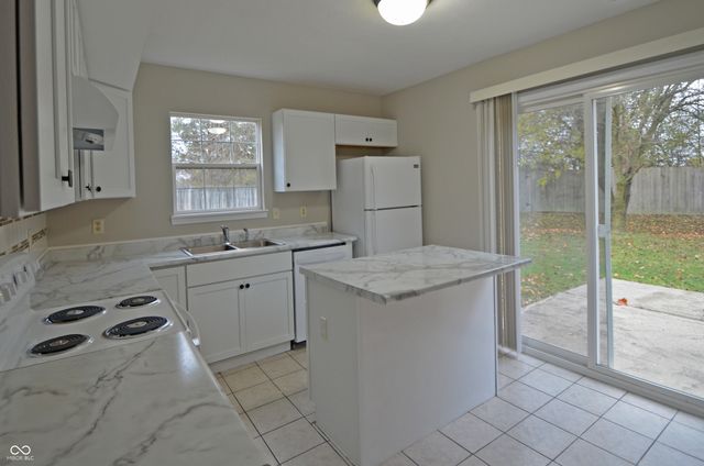 6389 Hillview Circle, Fishers, IN 46038