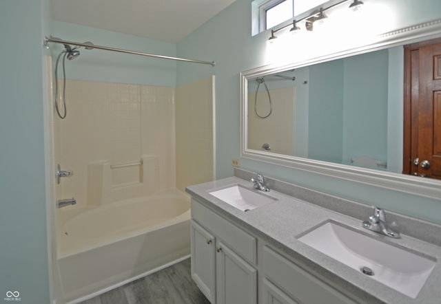 6389 Hillview Circle, Fishers, IN 46038