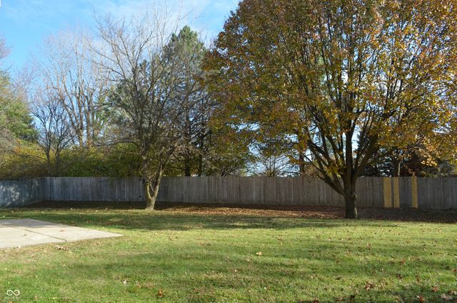 6389 Hillview Circle, Fishers, IN 46038