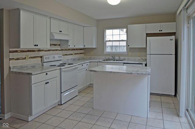 6389 Hillview Circle, Fishers, IN 46038