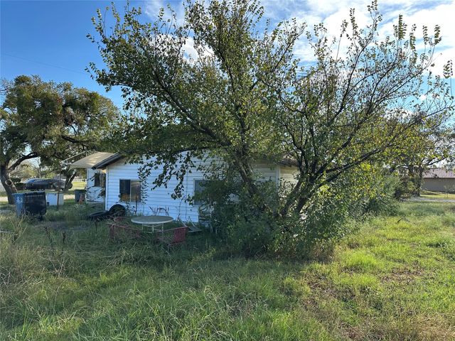 409 S Aquilla Street, Itasca, TX 76055