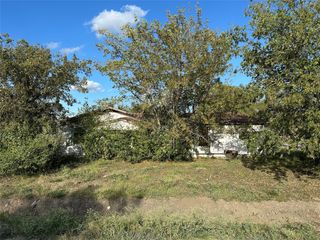 409 S Aquilla Street, Itasca, TX 76055