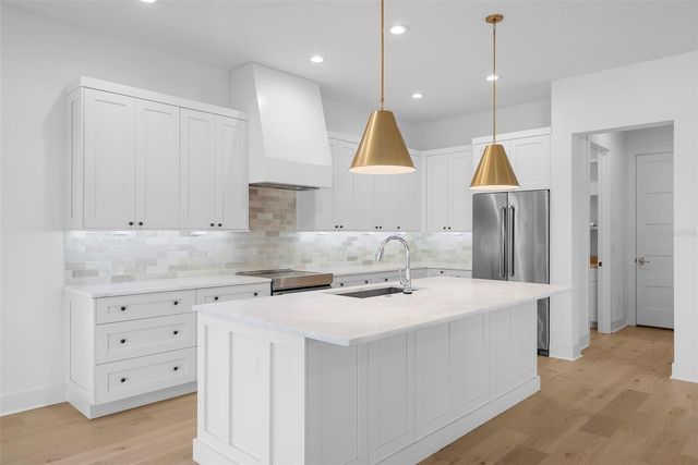 3301 W IOWA, Tampa, FL 33611