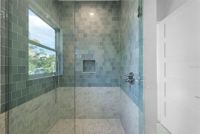 3301 W IOWA, Tampa, FL 33611